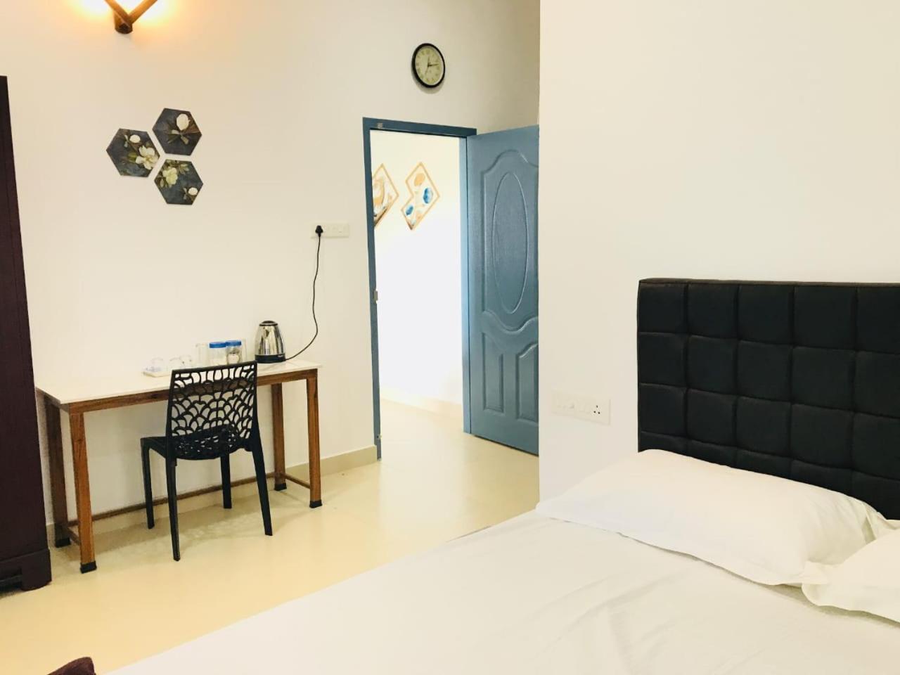 The Lobo'S Inn Pīrmed 외부 사진